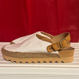 Reef Women's Tan and White Mules - size 7